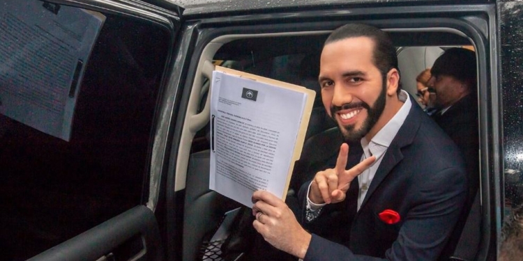 Si se cumplen las encuestas Bukele ganará las elecciones en El Salvador / Twitter: @Nayibbukele