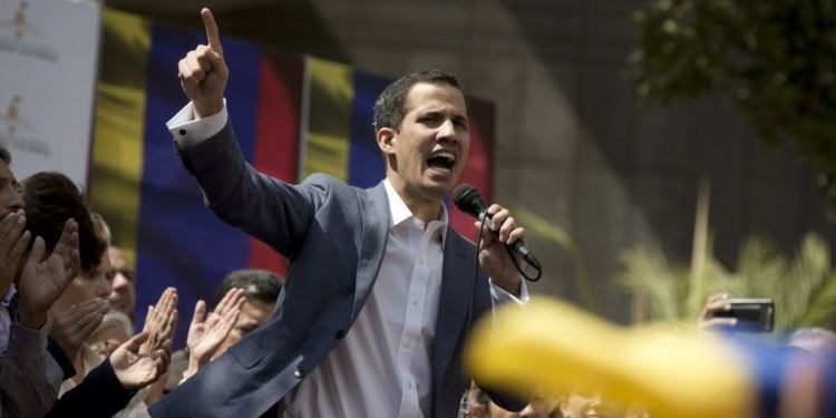 Guaidó jura como presidente encargado de Venezuela / Twitter: jguaido