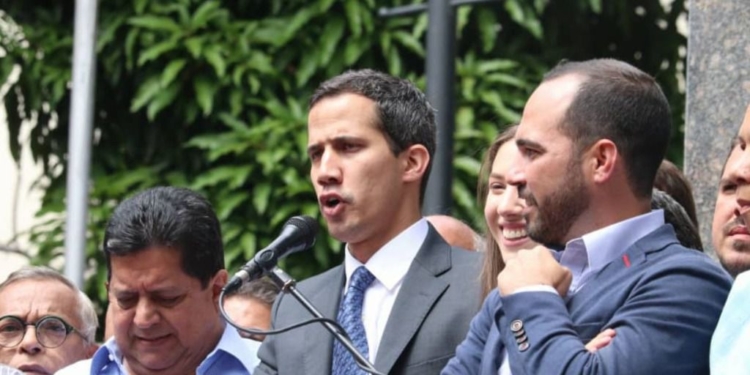 Guaidó pide que la Ley de Amnistía a militares se reparta masivamente / Twitter: AsambleVE