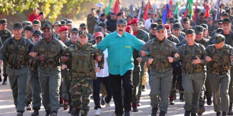 Maduro participó en la preparación de ejercicios militares / Twitter: @Nicolasmaduro