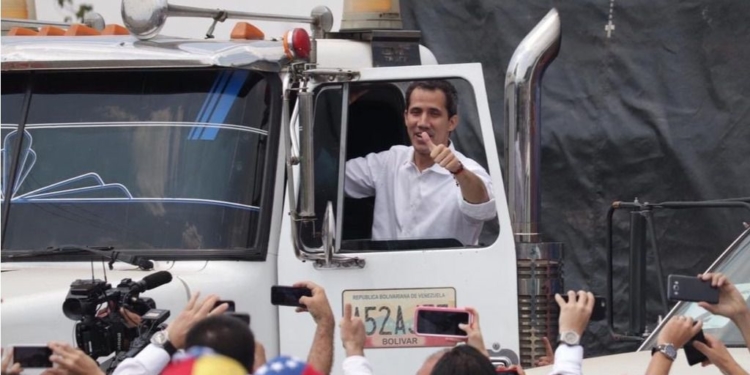 Guaidó es firme con su propósito de pasar la ayuda humanitaria / Twitter: angelesbelen01