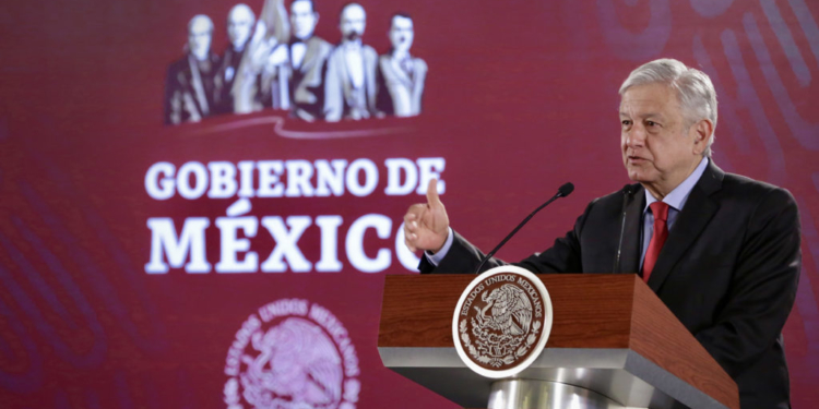 López Obrador, como Chávez, agitó el tema de la conquista de América para marcar agenda / Foto: AMLO