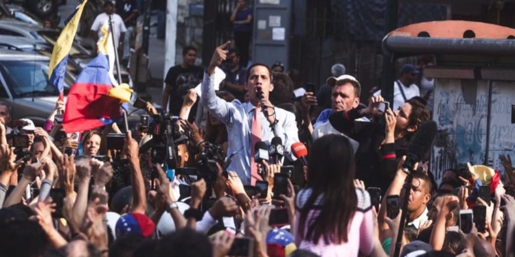 Dice Guaidó que no es correcto hablar de intervención militar / Foto: @jguaido