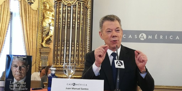 Santos presentó La batalla por la paz / Foto: ALN