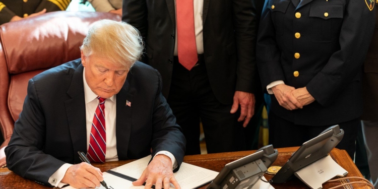 Trump siempre avisa que todas las opciones están sobre la mesa en Venezuela / Foto: Casa Blanca