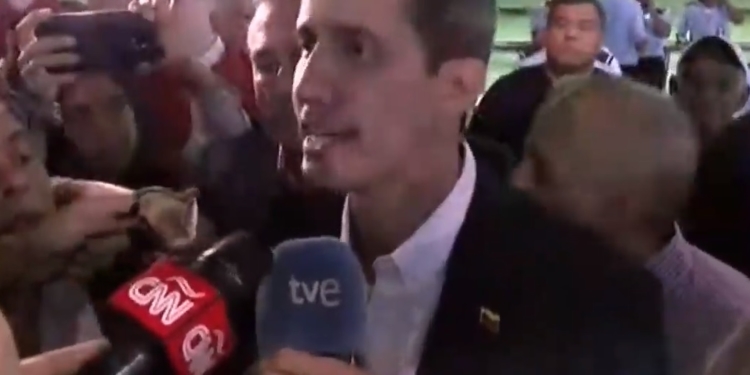 El presidente vino escoltado por el embajador español en Caracas / Foto: Captura TV Venezuela