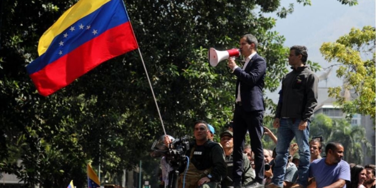 La opción militar cobra fuerza en la ruta de Juan Guaidó / Foto: AmbJohnBolton