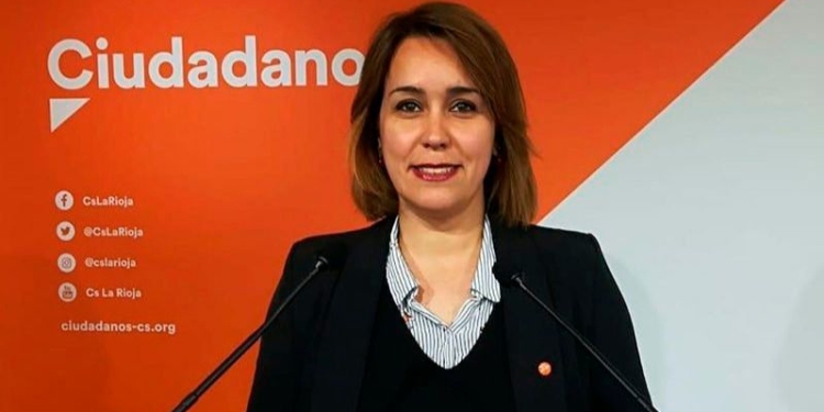 María Luisa Alonso conduce un Mazda de gama media / Foto: Cs