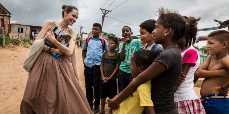 Jolie se mostró preocupada por los niños apátridas en Colombia / Foto: Acnur