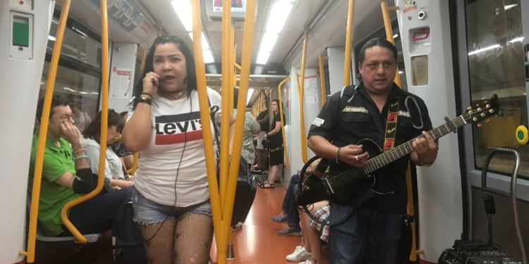 La cantante venezolana Lisset consiguió tres trabajos para salir de su refugio. /Foto: David Placer