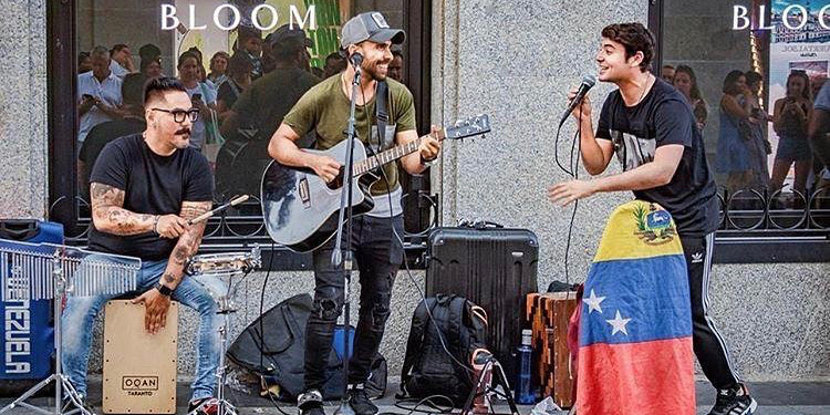 Tres músicos venezolanos triunfan en la calle Preciados de Madrid / Foto: Oscarcito Araujo.