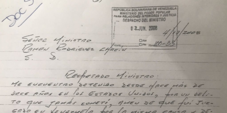 Carvajal presentó la carta de un militante chavista como prueba / Foto: David Placer