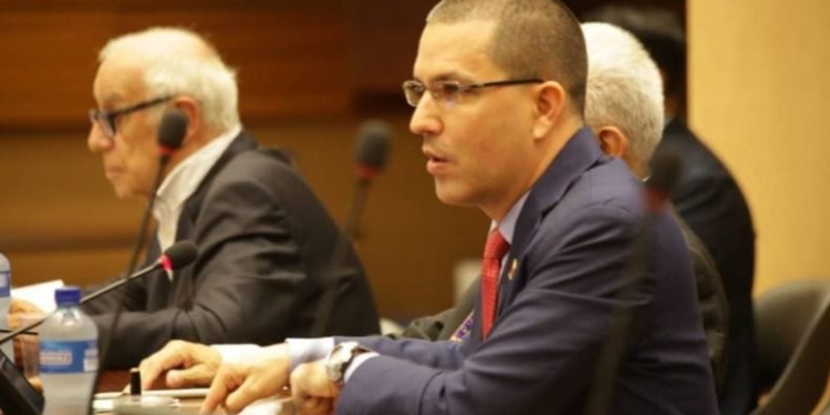 Jorge Arreaza, canciller de Maduro, asegura que el bloqueo ha causado la crisis el Venezuela. /Foto: Cancillería