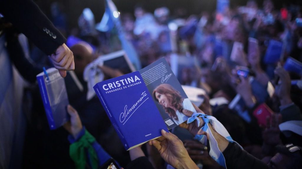 El libro generó polémica en Argentina / Twitter: @CFK_Argentina