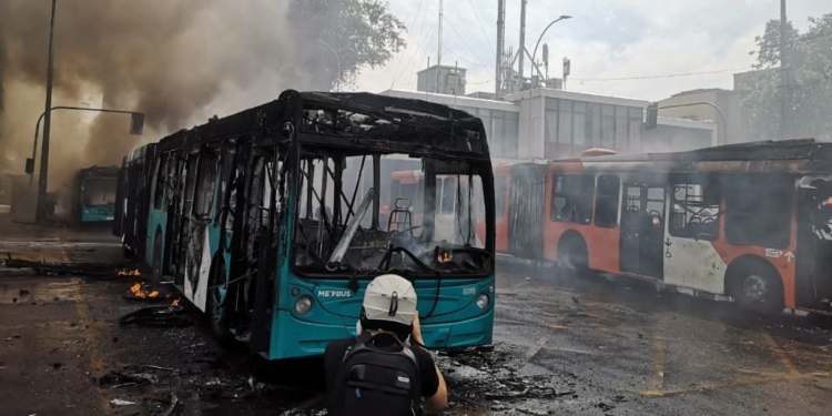 Las protestas en Chile están siendo más violentas que las de Ecuador / Foto: Bomberos de Chile