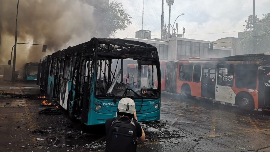 Las protestas en Chile están siendo más violentas que las de Ecuador / Foto: Bomberos de Chile