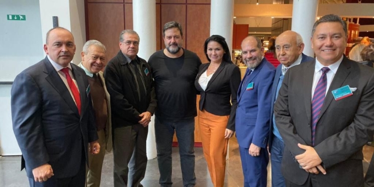 La delegación de Maduro estuvo con el vicepresidente de los verdes europeos / Twitter: @Daniel_Santolo