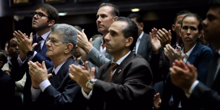 Más de 30 diputados están inhabilitados por Nicolás Maduro / Foto: AN