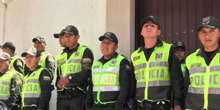 El gobierno de México dice que la presencia policial en la embajada en La Paz es excesiva / Foto: Cancillería México