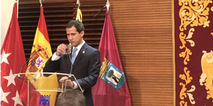 Guaidó recuerda que Sánchez fue el primer presidente de Europa en reconocerle / Foto: ALN