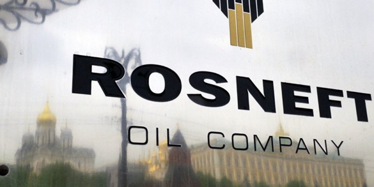 Rosneft carga el petróleo venezolano a China e India / Foto: WC