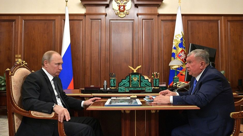 Putin y el director de Rosneft, Igor Sechin, seguirán operando con el régimen de Maduro / Foto: Kremlin