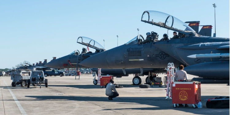 EEUU tiene más de 630 aviones de transporte y combate y más de 42.000 efectivos / Foto: Air Force