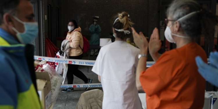 Las muertes por día siguen por encima de 900 / Foto: Comunidad de Madrid