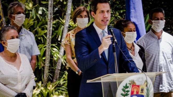 Guaidó sigue encabezando los sondeos más recientes / Foto: CCN