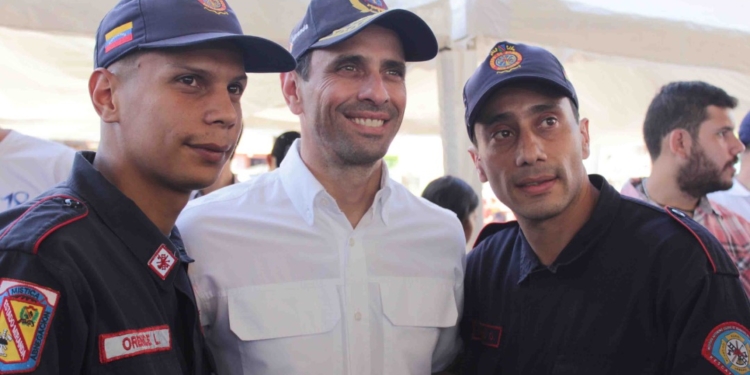 Capriles quiere dar lucha votando en las parlamentarias del 6 de diciembre / Twitter: @hcapriles