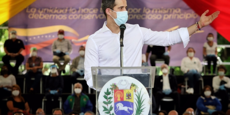 Guaidó recibió el apoyo de 37 organizaciones políticas opositoras / Foto: CCN