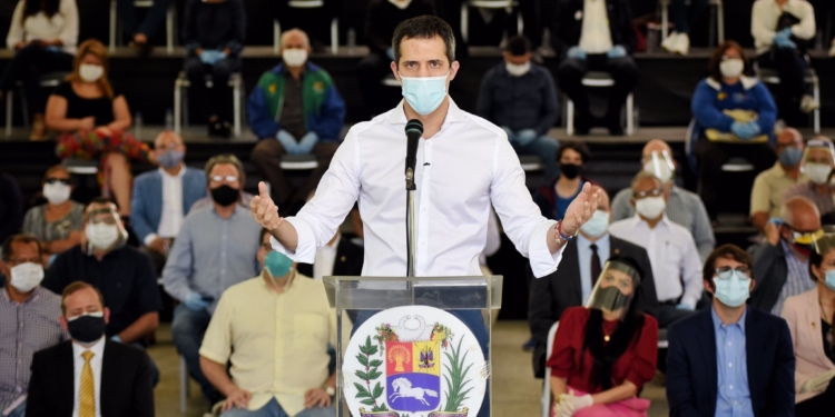 Guaidó sigue teniendo el respaldo de los principales partidos políticos / Foto: @jguaido