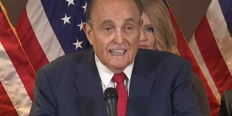 Las redes se hicieron eco del sudor de Giuliani / Foto: Captura Infobae