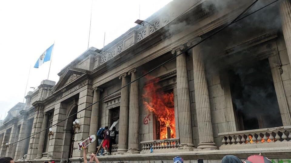 ¿Fue vandalismo o sabotaje la quema del Congreso de Guatemala? / Foto: WC