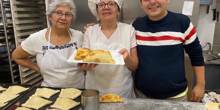 Rosi aprendió a hacer las empanadas con la receta de su mamá / Foto: RU