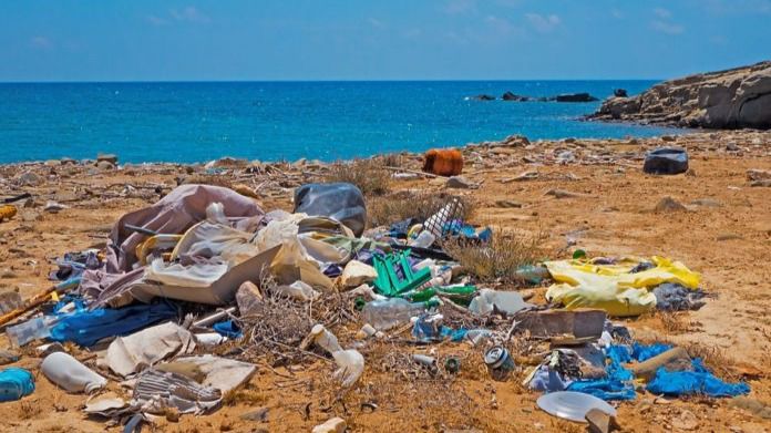 Las corrientes traen plástico a las playas de Galápagos / Foto: WC
