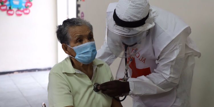 La Cruz Roja tiene ocho hospitales y 34 ambulatorios / Foto: @CruzRojaVE