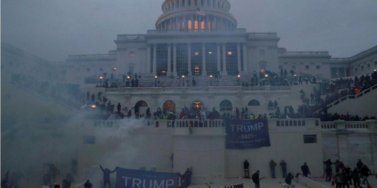 El asalto al Capitolio es un hecho insólito en EEUU / Foto: Captura Twitter