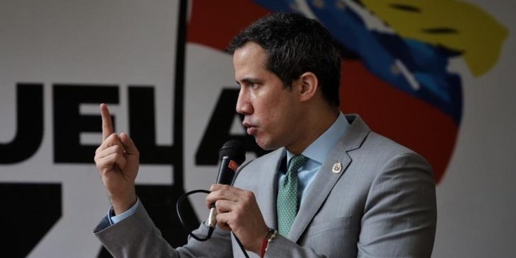 Estas renuncias complican el interinato de Juan Guaidó / Foto: CCN