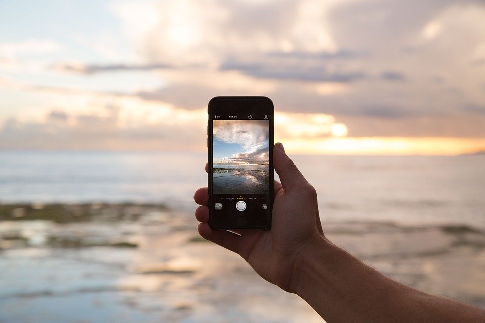 ¿Por qué comprar un móvil nuevo si puedes reparar el viejo? / Foto: Pixabay