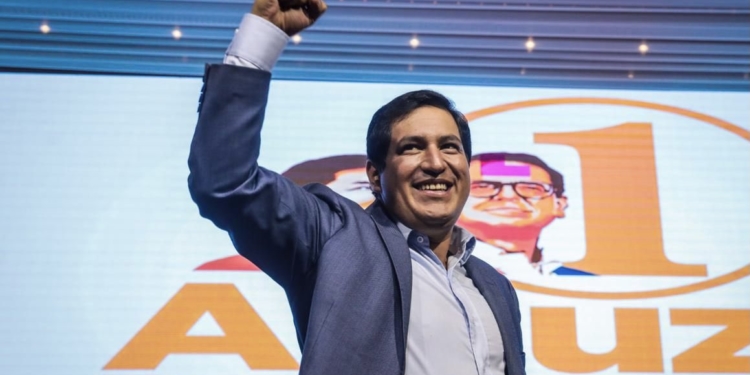 Sin carisma pero con el apoyo de Correa, Arauz ganó la primera vuelta / Twitter: @ecuarauz