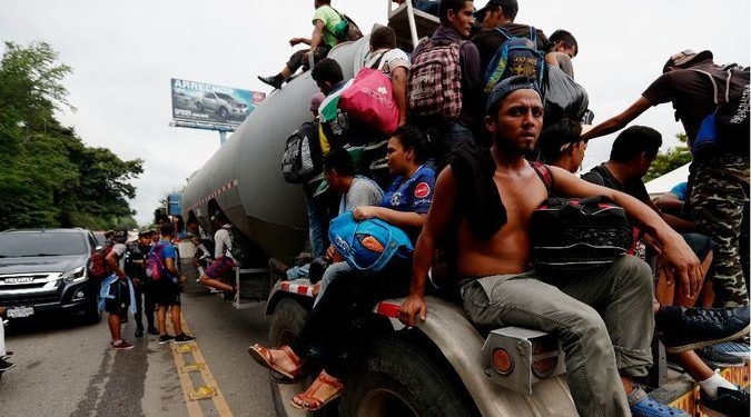 Los inmigrantes ilegales huyen en estampida hacia EEUU / Foto: EFE