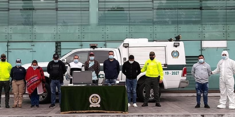 Este grupo ilegal falsificaba pasaportes y traficaba con venezolanos / Foto: Policía de Colombia