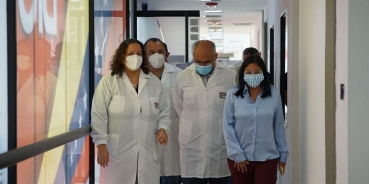 Delcy Rodríguez visitó el laboratorio donde se producirá la vacuna cubana / Foto: Vicepresidencia