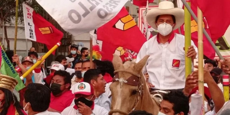 Pedro Castillo se impuso en la primera vuelta con 19% del apoyo / Foto: Perú Libre