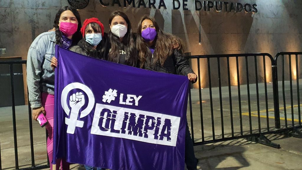 México celebra la Ley Olimpia, que criminalizará los delitos de pornovenganza / Twitter: @OlimpiaCmujer