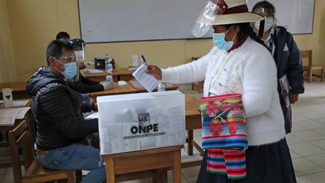 Pedro Castillo toma la cabeza en las encuestas / Foto: ONPE