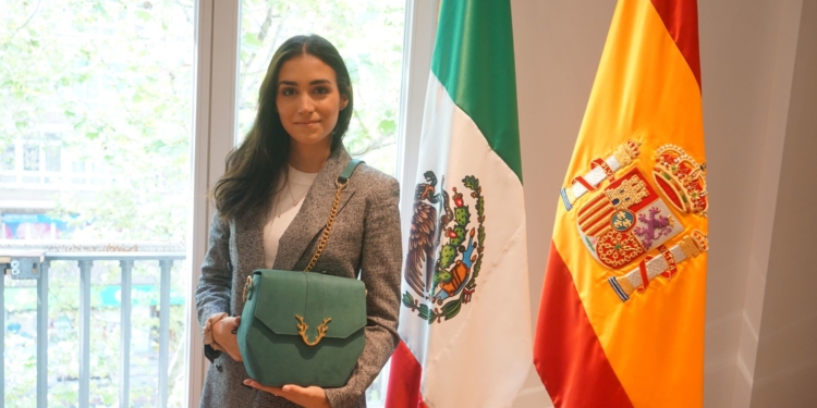 La mexicana Andrea Núñez lanza una firma de bolsos veganos de lujo / Foto: Cortesía