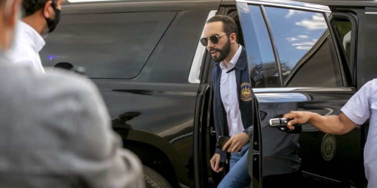 De un solo golpe Nayib Bukele concentró todo el poder en El Salvador / @nayibbukele