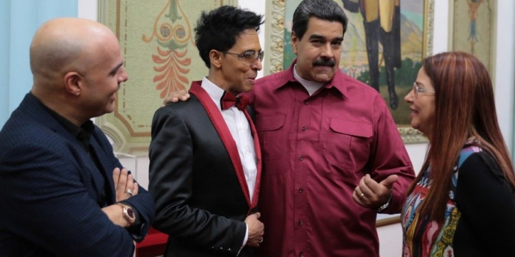 Cepeda cantó en el cumpleaños de Maduro.